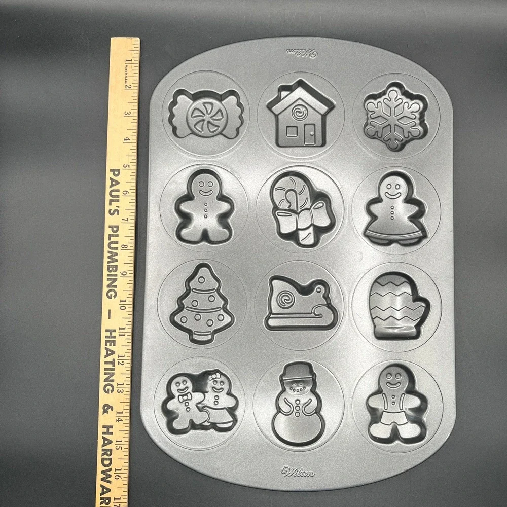 Wilton Holiday Christmas‎ Cookie Pan 12 Gingerbread Snowman Non-Stick Metal